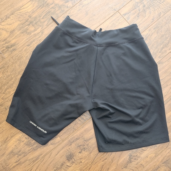 Under Armour drawstring shorts - Picture 2 of 3